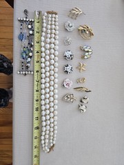 GUC Lot of 17 Costume Jewelry Pieces