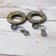 Vintage Clip On Earrings 1 & 5/8″ Very Large Stunning Scale Pattern Dangle Drop