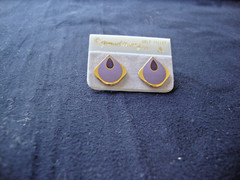 VINTAGE SAMUEL HUANG DESIGNER CLOISONNE RETRO MOD PURPLE & LAVENDER STUD EARRING