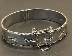 Vintage 1970s Sterling Silver Engraved Bangle Monomil Birmingham Hallmarked