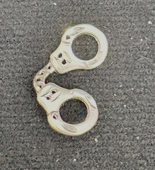 Vintage Sterling Silver Handcuffs Charm 1″ 1.1 Grams