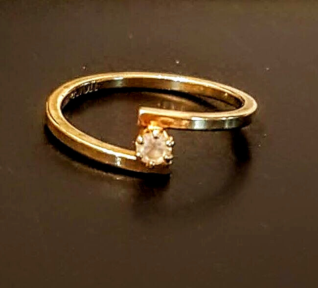 Avon Crystal Birthstone Accent RING April size 7 Nickel Free Gold Plated 70s VTG