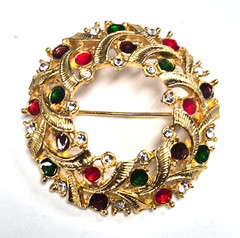 Vintage Gold Tone Rhinestone & Enamel Christmas Wreath Pin / Brooch