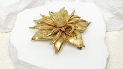 Vintage BSK Gold Tone Textured Flower Pin / Brooch