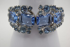 VINTAGE JULIANA SKY BLUE GLASS STONE RHINESTONE SILVER TONE HINGE BRACELET