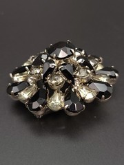 Vintage Juliana Style Black Rhinestone Brooch 1.75″ Unsigned