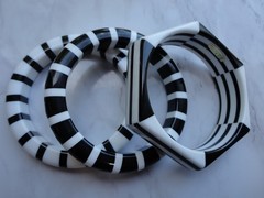 LOT OF 3 VTG ESTATE BLACK & WHITE STRIPED LUCITE HEXAGON ROUND BANGLE BRACELETS