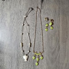 VINTAGE ASSORTED JEWELRY LOT / 24 Pieces