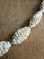 Vintage Hand Carved Floral Bead Necklace Cream Ivory Color Screw Back