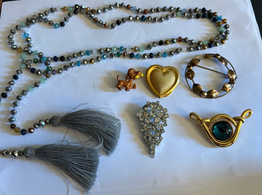 NICE LOT OF VINTAGE JEWELRY-HEART SCARF CLIP, 12K GOLD FILLED, GLASS BEADS &