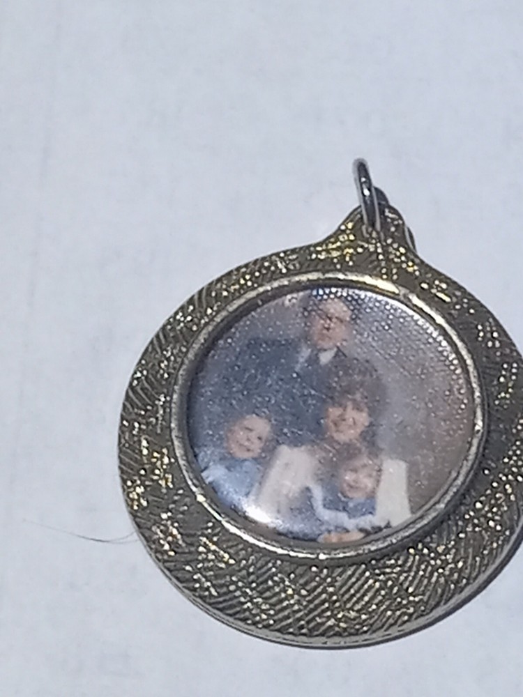 Vintage Pendant Charm Medallion Circle Round Photo Keepsake Gold Tone