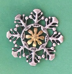 Vintage 1997 Signed LOVE, HOPE, PEACE & JOY Snowflake Brooch In Pewter