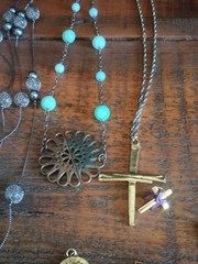 Lot Vintage Costume Jewelry Modern Mixed Wear Craft Resell Necklace Earrings Etc