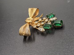 Sorrento 1/20 12K Gold Filled & Toned Floral Filigree Emerald Green Brooch Pin