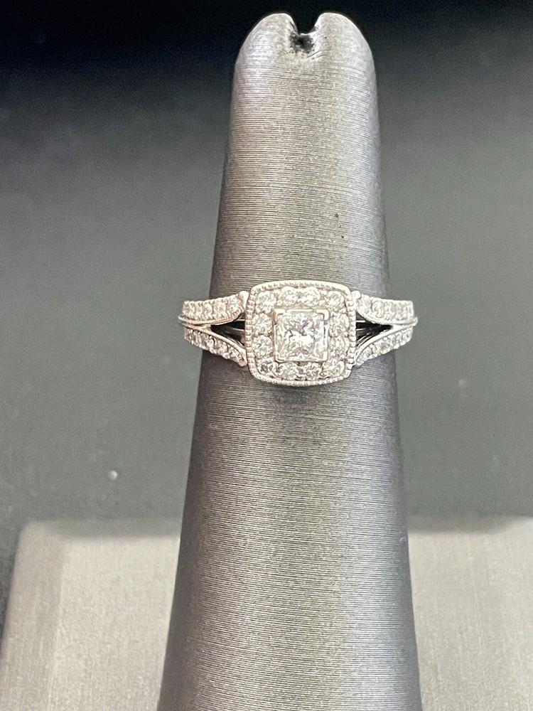 14k White Gold 0.80CT Princess Cut Halo Diamond Ring(A35)