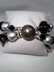 Unique Vtg 3 Strand Black & Silver Glass, Acrylic & Metal Bracelet