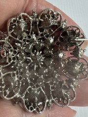 VTG STYLE DOMED 1.75”D BROOCH PIN SILVER TONE BLUE SAPPHIRE BLUE RHINESTONES