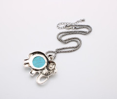 Vintage Silver Tone Metal Elephant Turquoise Howlite Popcorn Chain Necklace