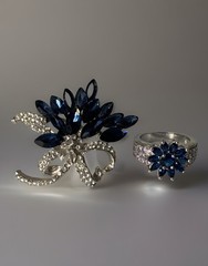 RARE Vintage Royal blue crystal silver flower brooch and ring set ring size 8