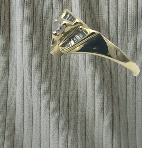 14kt 0.40ctw Diamond Engagement Ring , Extremely Rare Find.