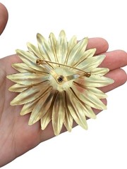Vintage Jewelry Gold Tone Daisy Brooch Large Gold Flower Pin