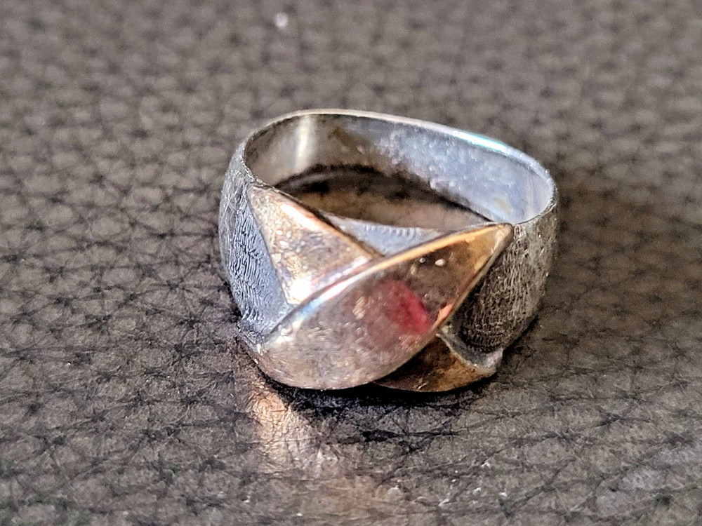 Vintage Gold and Silver Geometric and Textured Ring. Marked 925 and 18K Size 7.5
