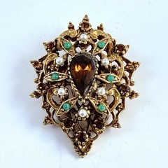 Vintage Faux Pearl & Jade Rhinestone Gold Tone Lapel Pin Brooch Signed ART