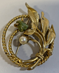 VTG “Jade Garden” by Sarah Coventry Floral Brooch w/Jade Stone & Cultured Pearl