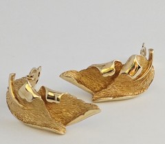 VINTAGE GOLD-PLATED TEXTURED POLISHED CLIMBER LEAF DESIGN CLIP-ON EARRINGS☆1.25
