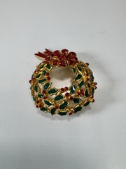 Vero Christmas Wreath Brooch Red Green Gold Enamel Holiday Bow Pin