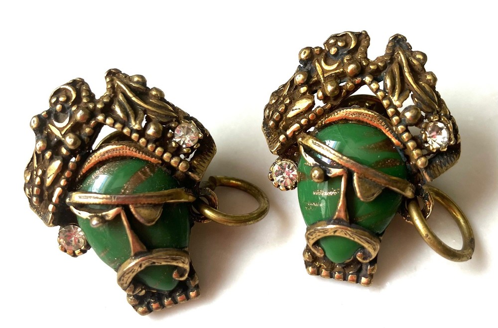 Vintage SELRO SELINI Buccaneers PIRATES. Set of 2 green & gold tone Pins. 1950s.