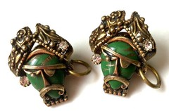 Vintage SELRO SELINI Buccaneers PIRATES. Set of 2 green & gold tone Pins. 1950s.