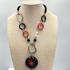 VTG Retro Bold Red & Black Beaded Geometric Pendant Necklace – Silver Tone Arty