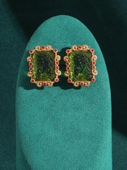 Vintage Green Glass Gold Stud Earrings Palace Relief Wedding Charm Jewelry 2025