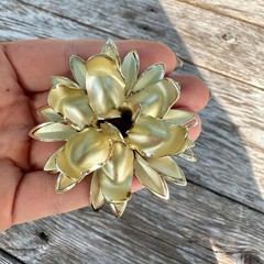 Vintage Jewelry Gold Tone Flower Brooch Pin