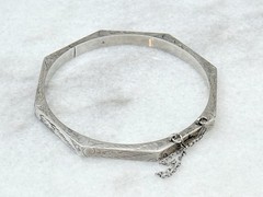 Vintage antique Sterling Silver Octagonal Engraved Hinged Bangle Bracelet 7”