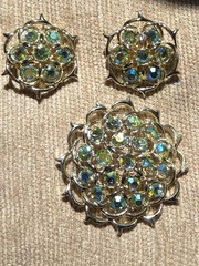 Sarah Coventry Signed Pendant Brooch Earrings Set Rhinestones Aurora Borealis￼