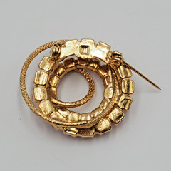 Brilliant Pink Crystal Brooch 1.25in Textured Gold Tone Quality Rhinestone VTG