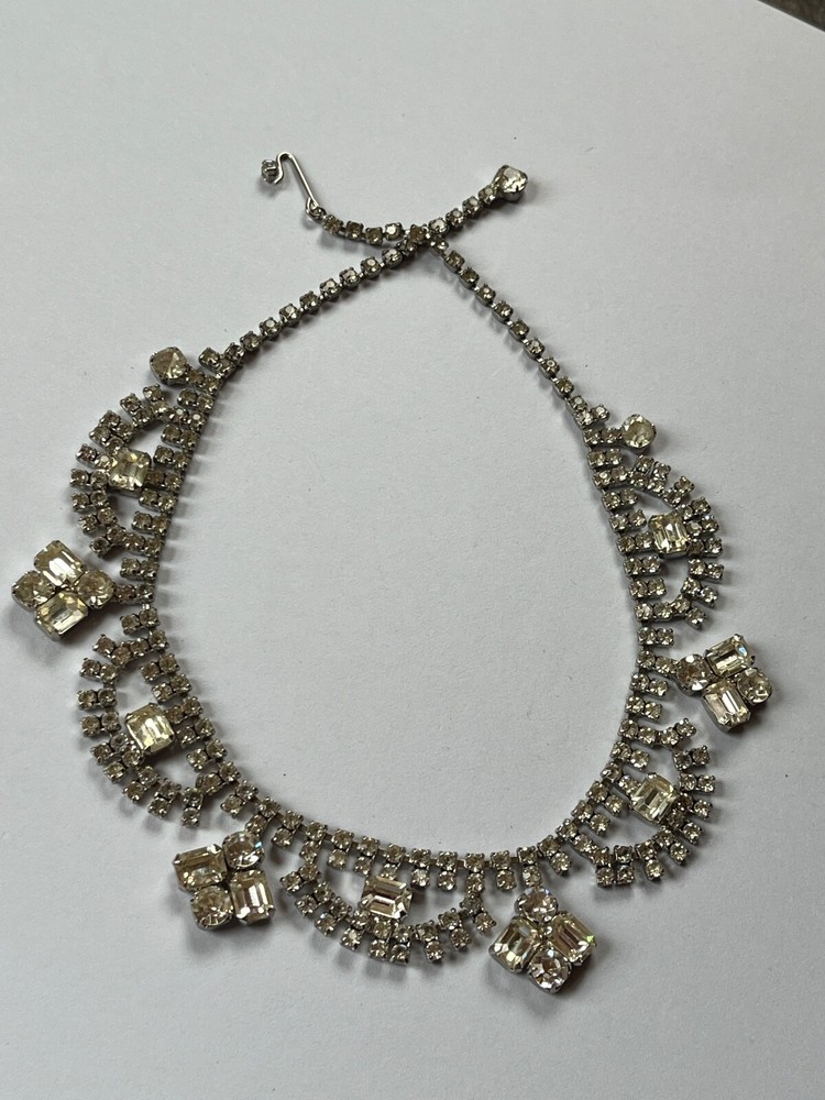 Vintage Elegant Draping Clear Rhinestone Silvertone Choker Necklace – 15.5 inche