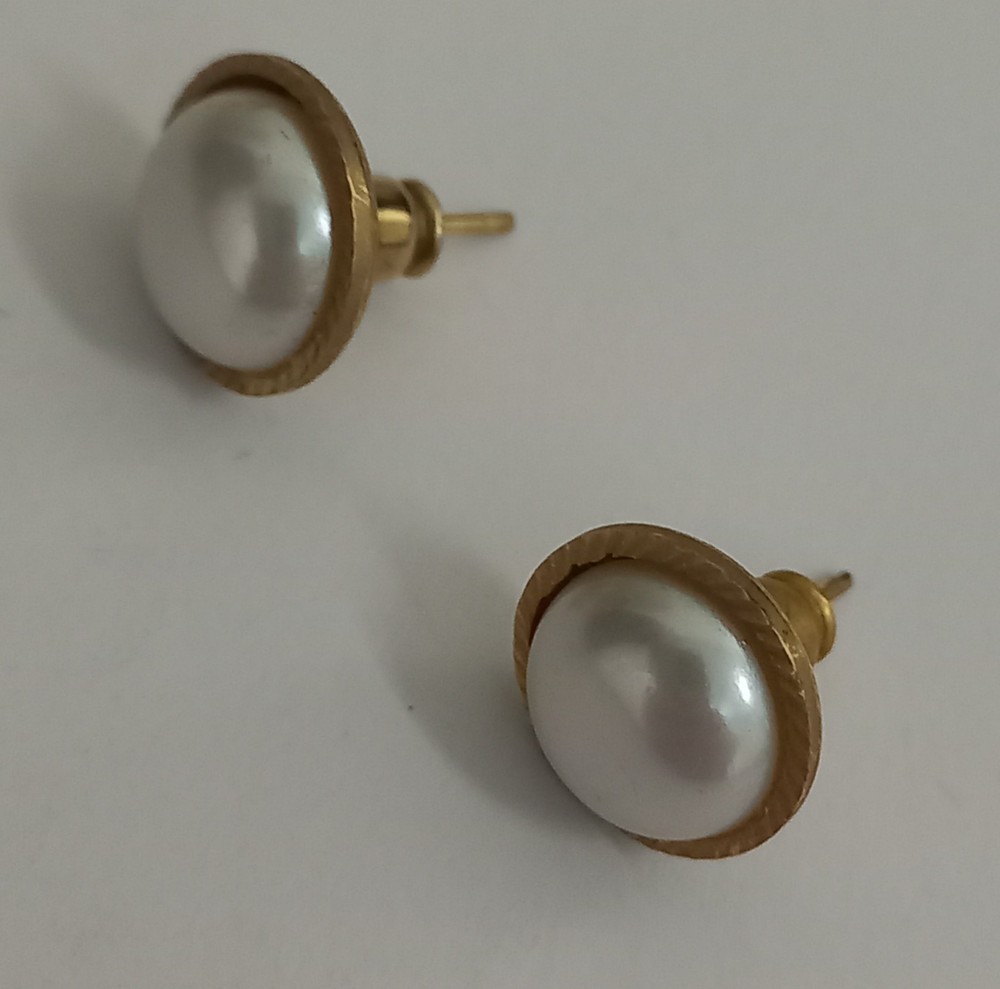 Vintage Gold Tone Faux Mabe Pearl Round Button Post Earrings Twisted Rope Rim