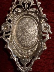 Vintage Victorian Style Open Hinged Oval Photo Locket Pendant