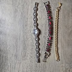 VINTAGE ASSORTED JEWELRY LOT / 24 Pieces