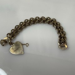 Vintage Gold Tone Chunky Heart Link Bracelet Textured Fold Over Clasp Charm 6.75