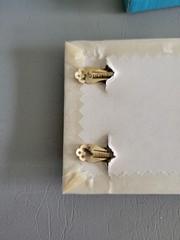 VTG. Lisner matching brooch and clip earrings -orig. box, stunning set