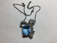 Fancy SMITHSONIAN Museum Sky Blue Glass Crystal Silver Tone Pendant Necklace