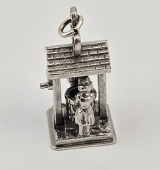 Sterling Silver 3D Wishing Well Charm Couple Hearts Roof Vintage 9.3g 925