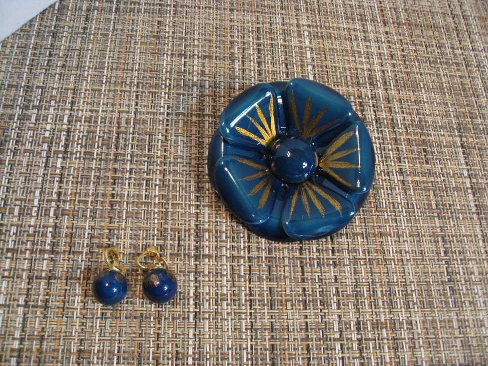Vintage Jewelry – Brooch Pin, Clip Earrings – Blue w/ Gold – Estate