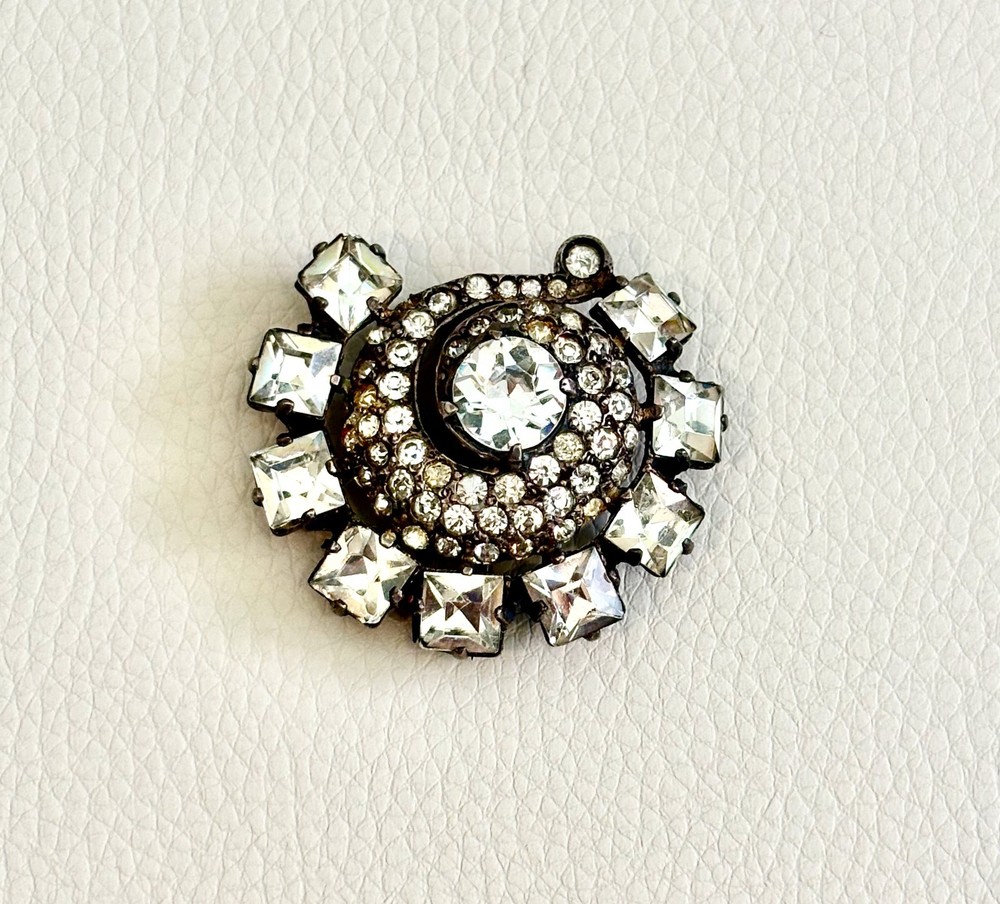 1930s EISENBERG STERLING SILVER SQUARE RHINESTONE SWIRL SHELL FUR CLIP BROOCH