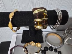 Mixed metal materials lot of 34 bracelets