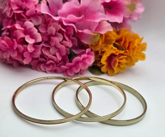 Vintage Cream Enamel Gold Tone Bangle Bracelet Set 3 Stackable Bangles 8 In